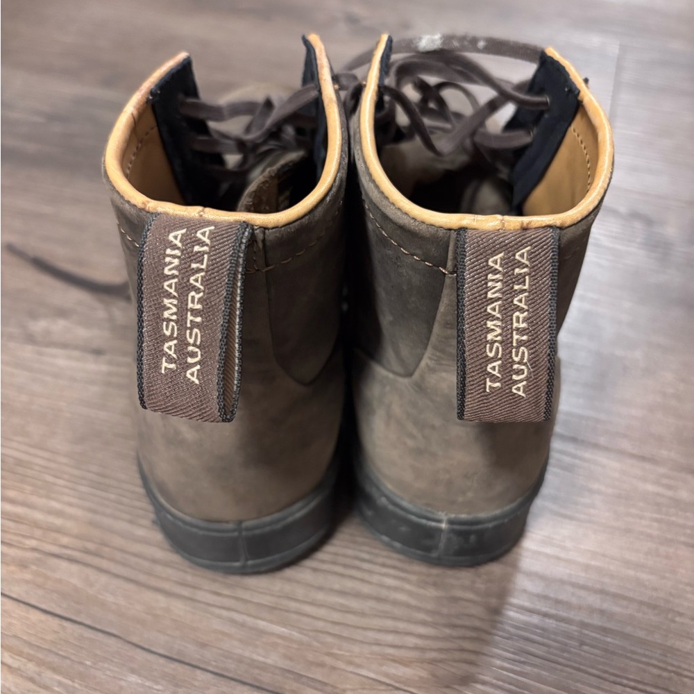 Lace up Blundstone Boots - Picture 2 of 3